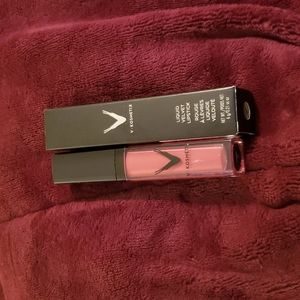 V KOSMETIKS Creamy Liquid Velvet Lipstick in: Bubbly